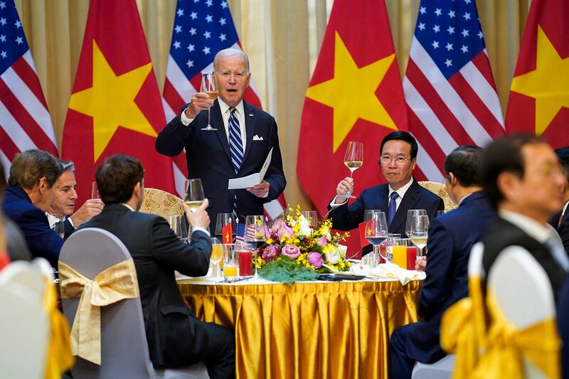 美国总统拜登在日前出访越南时上表示，中国面临"经济危机"，既受世界经济增长乏力影响，也与中方经济政策有关。（美联社图片）
